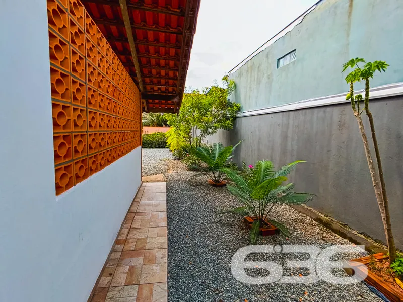 IMÓVEL COM 3 QUARTOS NA PRAIA DE UBATUBA

Esta é u