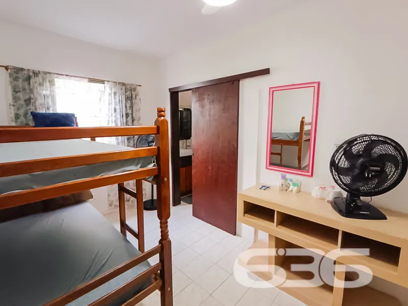 IMÓVEL COM 3 QUARTOS NA PRAIA DE UBATUBA

Esta é u