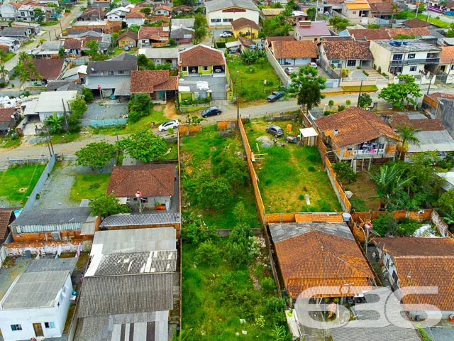 TERRENO À VENDA NO BAIRRO PARANAGUAMIRIM EM JOINVI