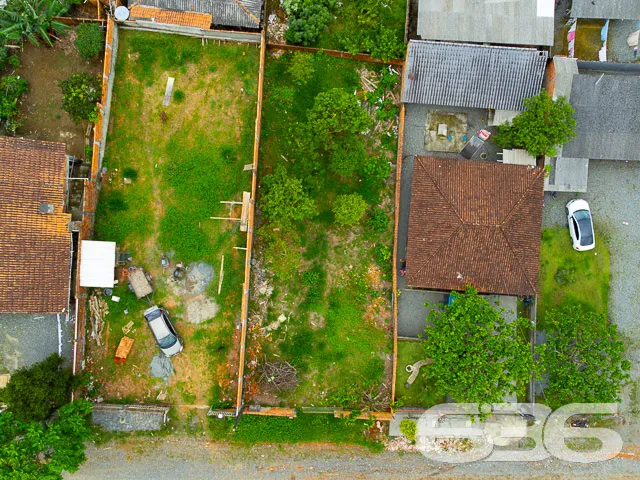 TERRENO À VENDA NO BAIRRO PARANAGUAMIRIM EM JOINVI
