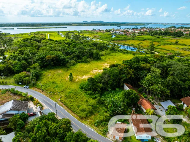 CHÁCARA/SÍTIO EM BALNEÁRIO BARRA DO SUL
Sente que