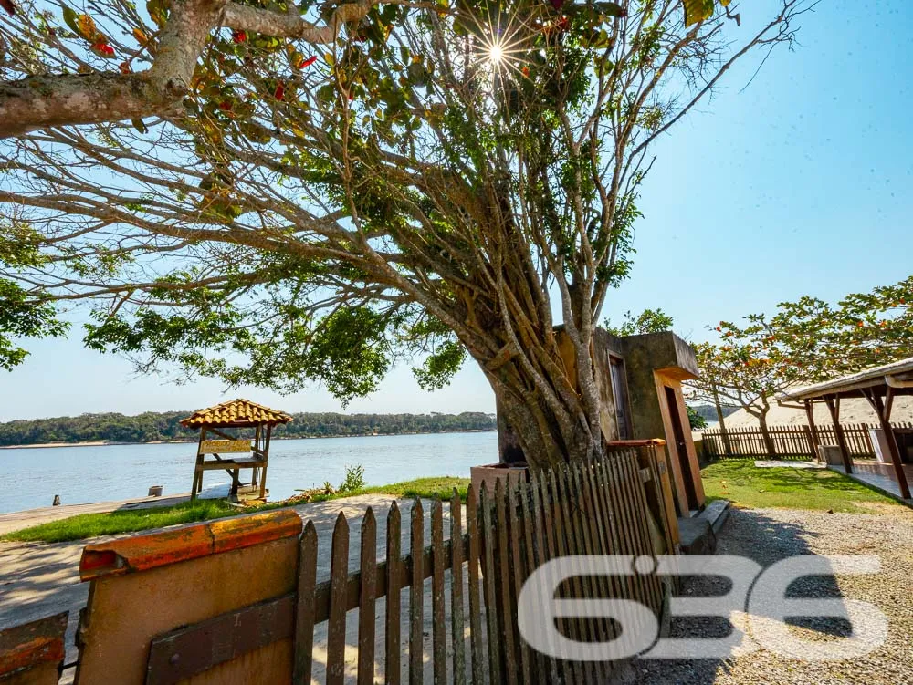 CASA À VENDA COM FUNDOS PARA A LAGOA - CENTRO, BAL