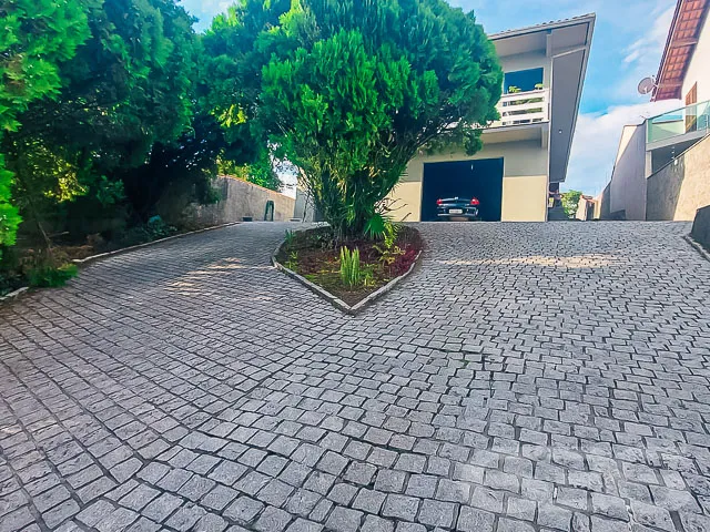 PRIMEIRA RESIDĂNCIA COM 4 QUARTOS 
SEGUNDA RESIDĂN