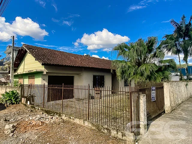 CASA TĂRREA COM SUĂTE + 1 QUARTO NO BAIRRO BOEHMER