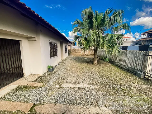 CASA TĂRREA COM SUĂTE + 1 QUARTO NO BAIRRO BOEHMER