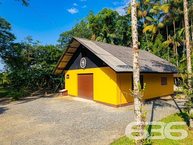 BELÍSSIMA CHÁCARA NO BAIRRO RIO BONITO EM JOINVILL