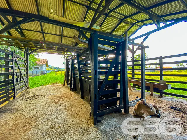 BELÍSSIMA CHÁCARA NO BAIRRO RIO BONITO EM JOINVILL