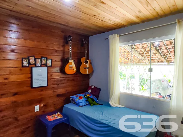 CASA DE ESQUINA COM TERRENO ESPAÇOSO NO BAIRRO PET