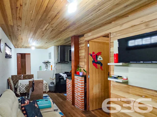 CASA DE ESQUINA COM TERRENO ESPAÇOSO NO BAIRRO PET