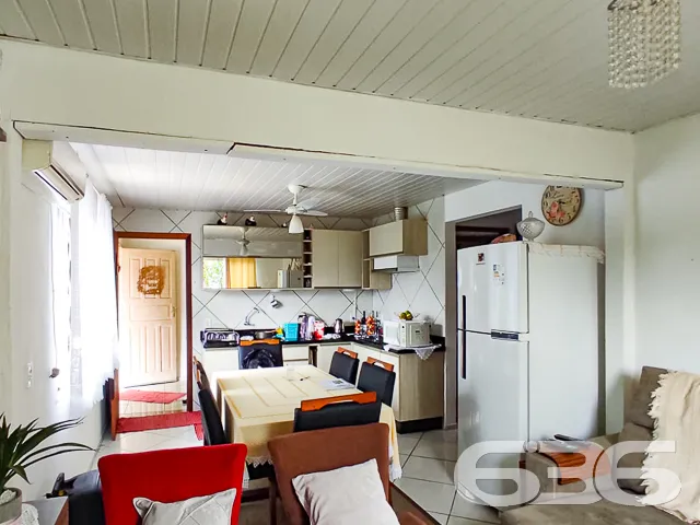 CASA DE ESQUINA COM TERRENO ESPAÇOSO NO BAIRRO PET