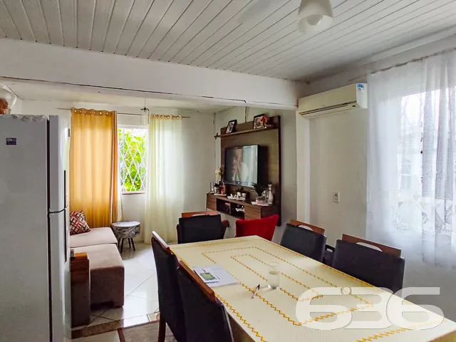 CASA DE ESQUINA COM TERRENO ESPAÇOSO NO BAIRRO PET