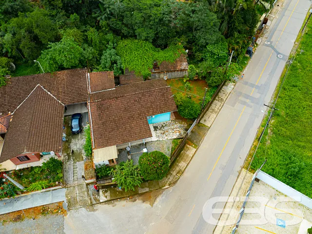 CASA DE ESQUINA COM TERRENO ESPAÇOSO NO BAIRRO PET