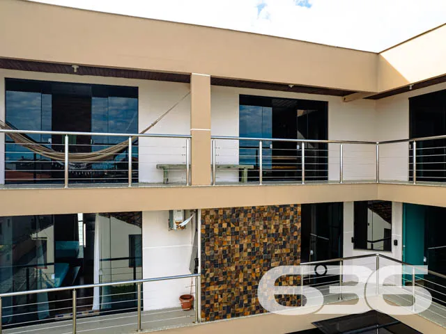 Sobrado à venda no Centro de Balneário Barra do Su