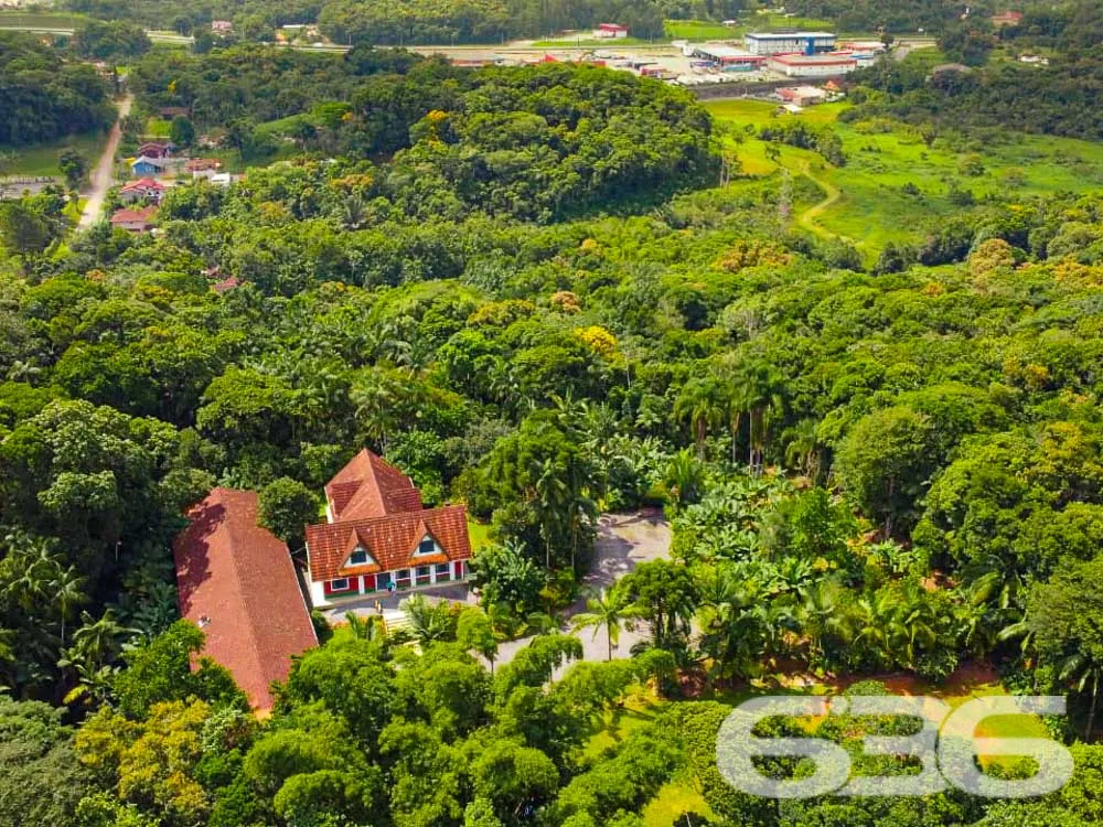 CHÁCARA COM ARQUITETURA GERMÂNICA - COM MAIS DE 40