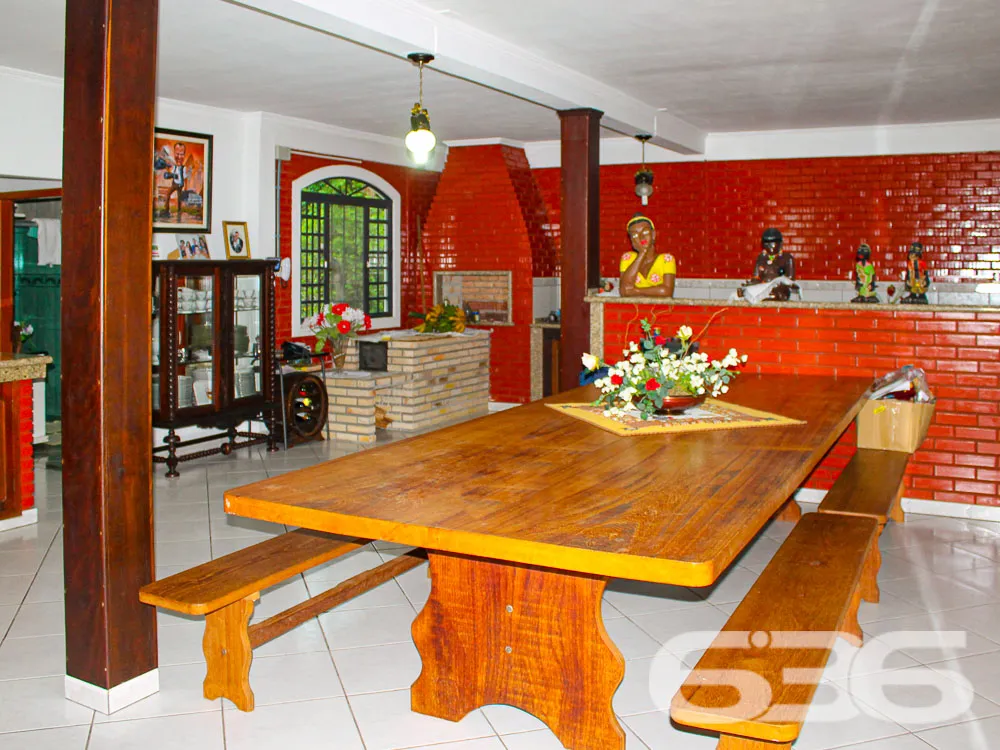 CHÁCARA COM ARQUITETURA GERMÂNICA - COM MAIS DE 40