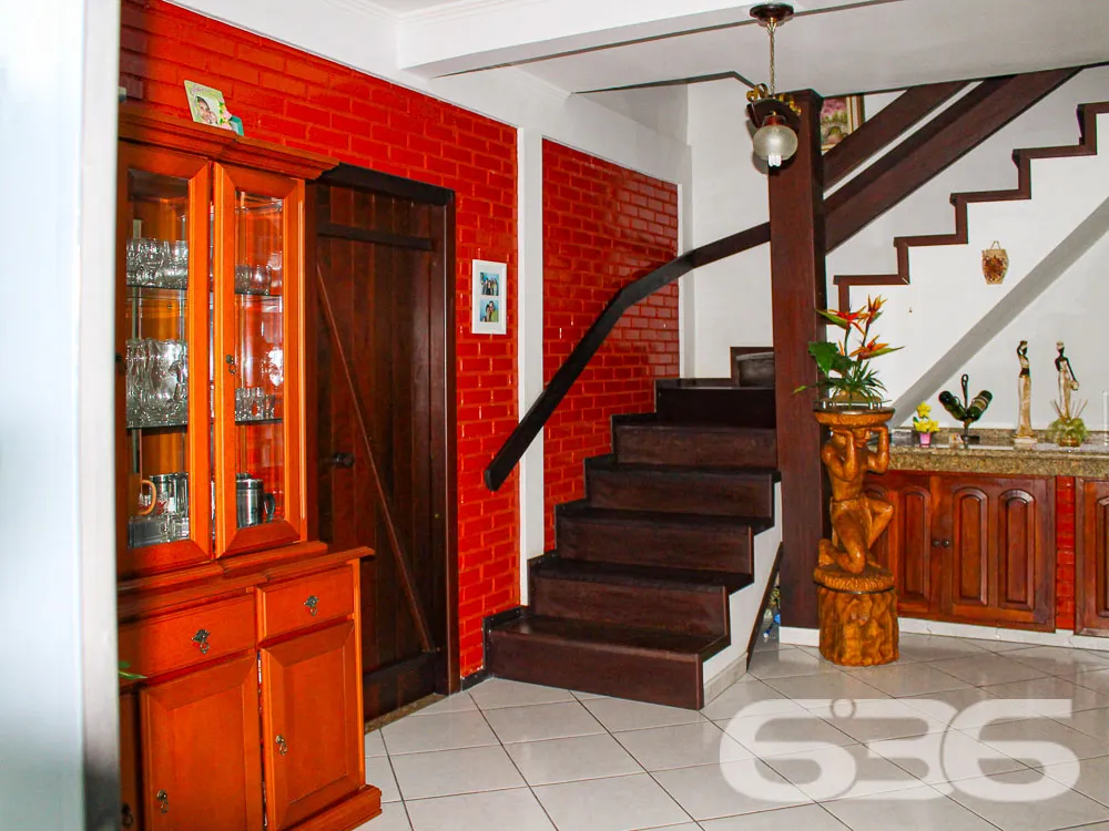 CHÁCARA COM ARQUITETURA GERMÂNICA - COM MAIS DE 40