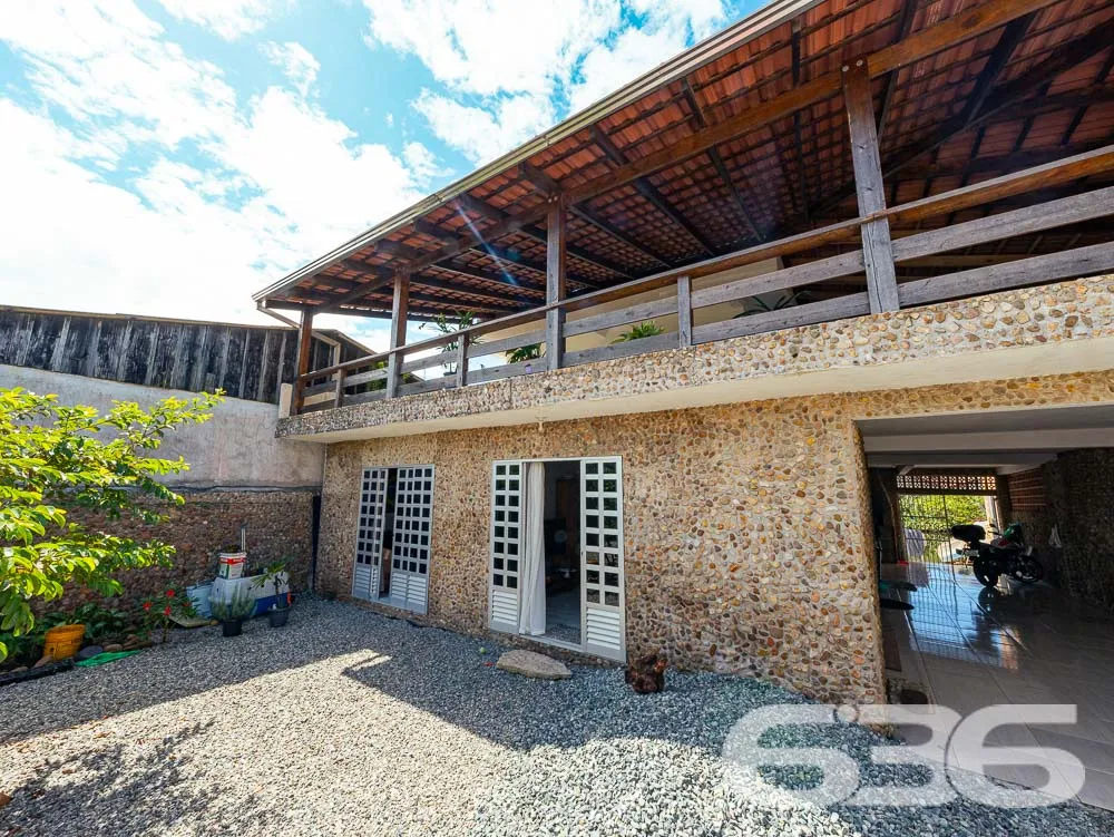 CASA FUNDOS PARA O RIO À VENDA EM BALNEÁRIO BARRA 