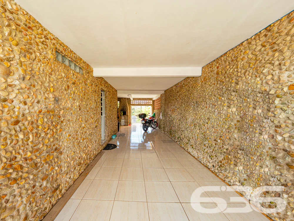 CASA FUNDOS PARA O RIO À VENDA EM BALNEÁRIO BARRA 