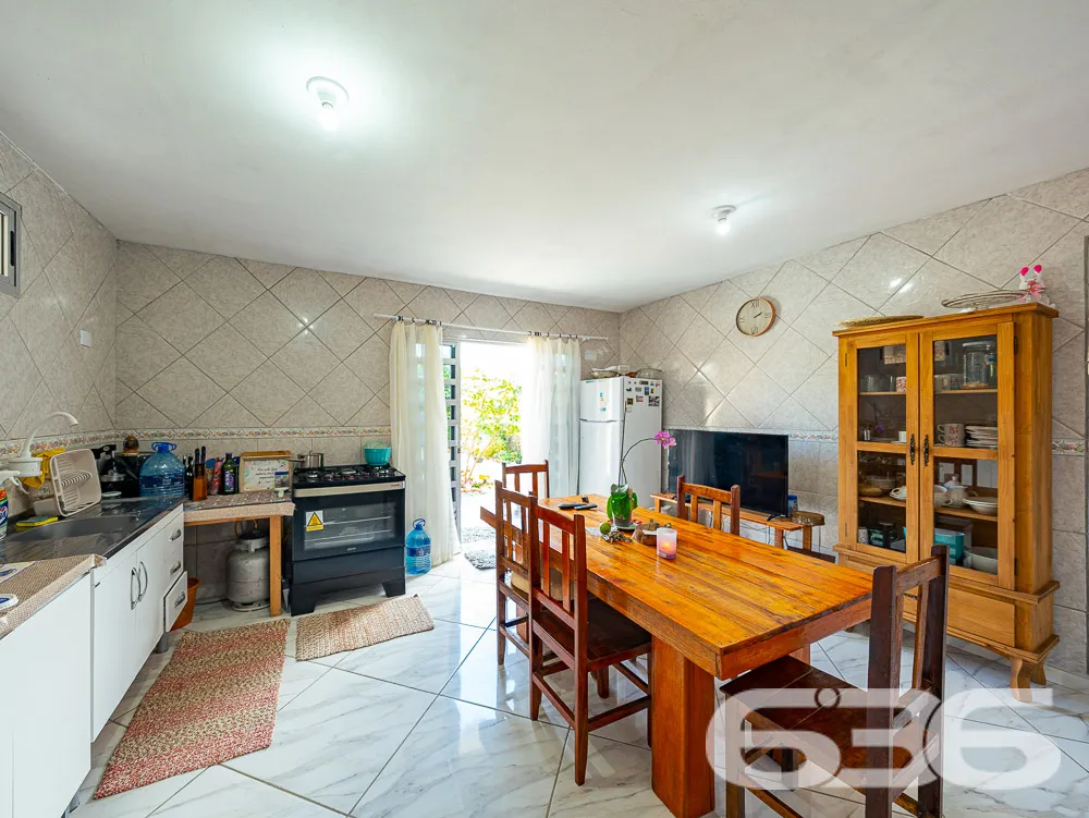 CASA FUNDOS PARA O RIO À VENDA EM BALNEÁRIO BARRA 