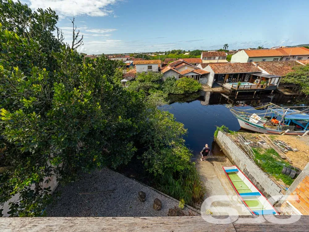 CASA FUNDOS PARA O RIO À VENDA EM BALNEÁRIO BARRA 
