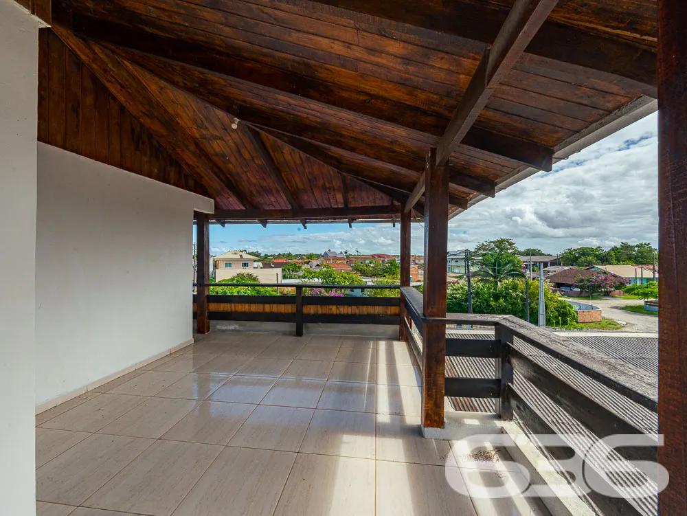 CASA FUNDOS PARA O RIO À VENDA EM BALNEÁRIO BARRA 