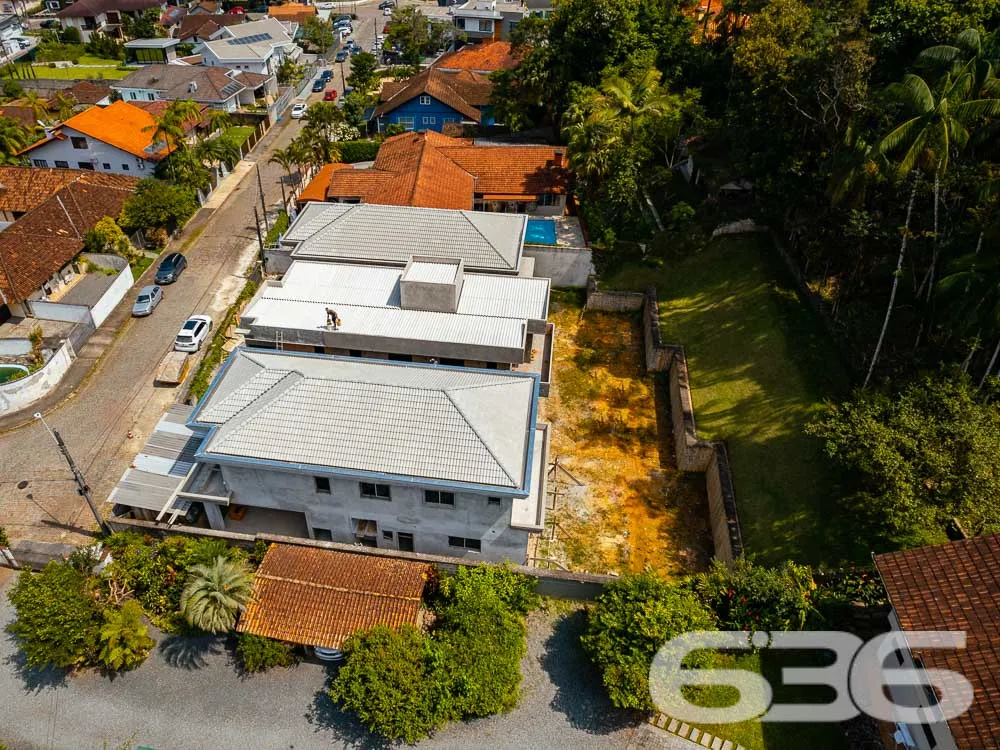BELÍSSIMO SOBRADO COM 2 SUITES MAIS 2 QUARTOS, 3 V