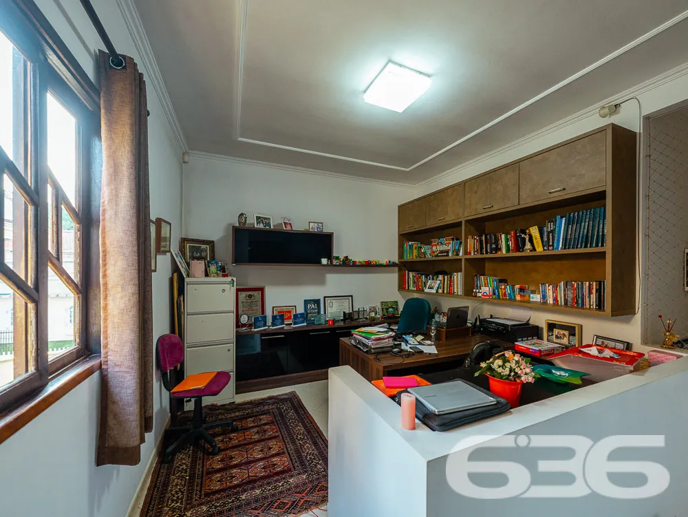 AMPLA RESIDÊNCIA NO BAIRRO SAGUAÇU - SUÍTE COM CLO