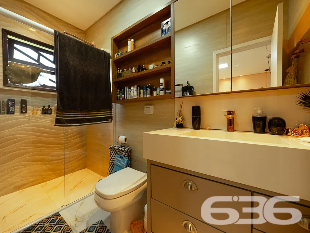 AMPLA RESIDÊNCIA NO BAIRRO SAGUAÇU - SUÍTE COM CLO