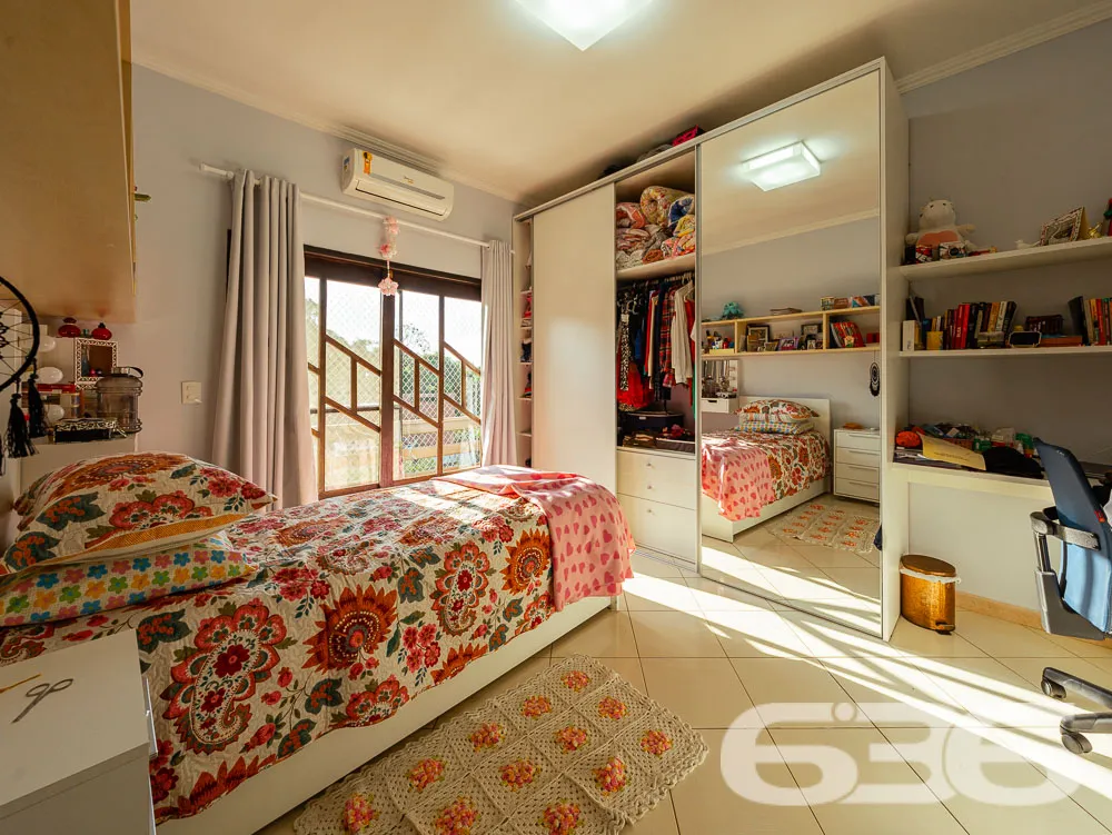 AMPLA RESIDÊNCIA NO BAIRRO SAGUAÇU - SUÍTE COM CLO