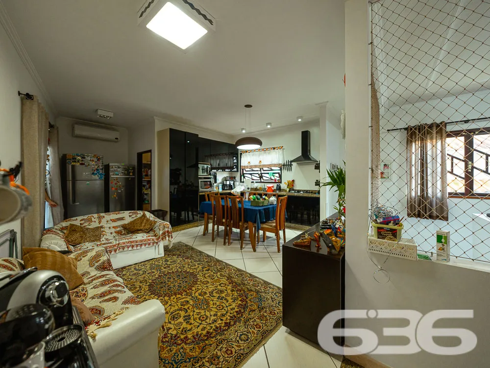 AMPLA RESIDÊNCIA NO BAIRRO SAGUAÇU - SUÍTE COM CLO