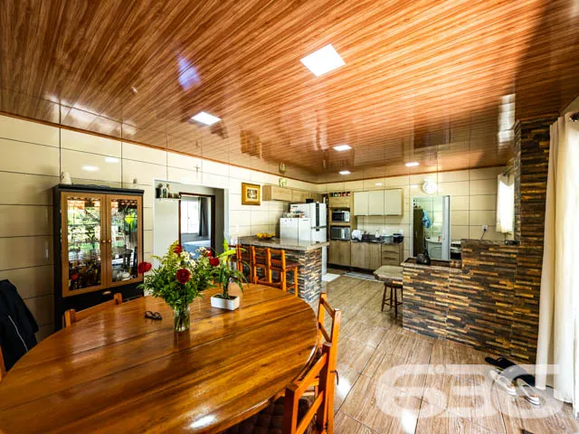 MARAVILHOSA CHÁCARA NO BAIRRO PINHEIROS EM BALNEÁR