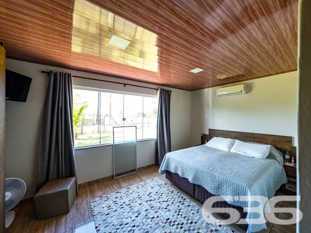 MARAVILHOSA CHÁCARA NO BAIRRO PINHEIROS EM BALNEÁR