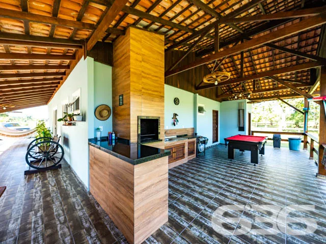 MARAVILHOSA CHÁCARA NO BAIRRO PINHEIROS EM BALNEÁR