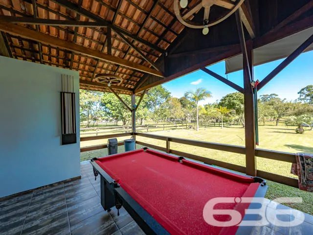 MARAVILHOSA CHÁCARA NO BAIRRO PINHEIROS EM BALNEÁR