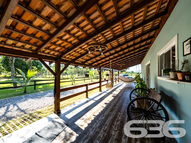 MARAVILHOSA CHÁCARA NO BAIRRO PINHEIROS EM BALNEÁR
