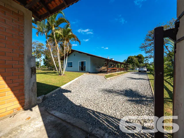 MARAVILHOSA CHÁCARA NO BAIRRO PINHEIROS EM BALNEÁR