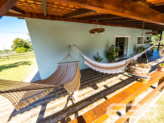 MARAVILHOSA CHÁCARA NO BAIRRO PINHEIROS EM BALNEÁR