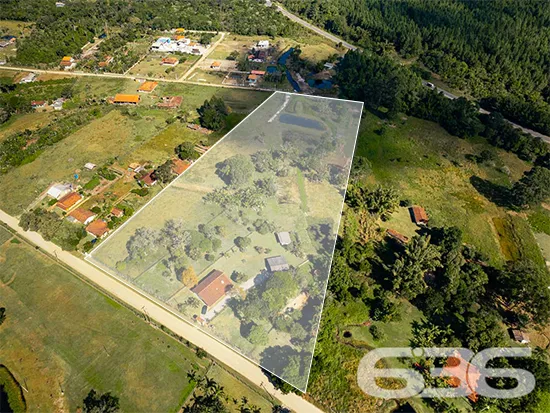 MARAVILHOSA CHÁCARA NO BAIRRO PINHEIROS EM BALNEÁR