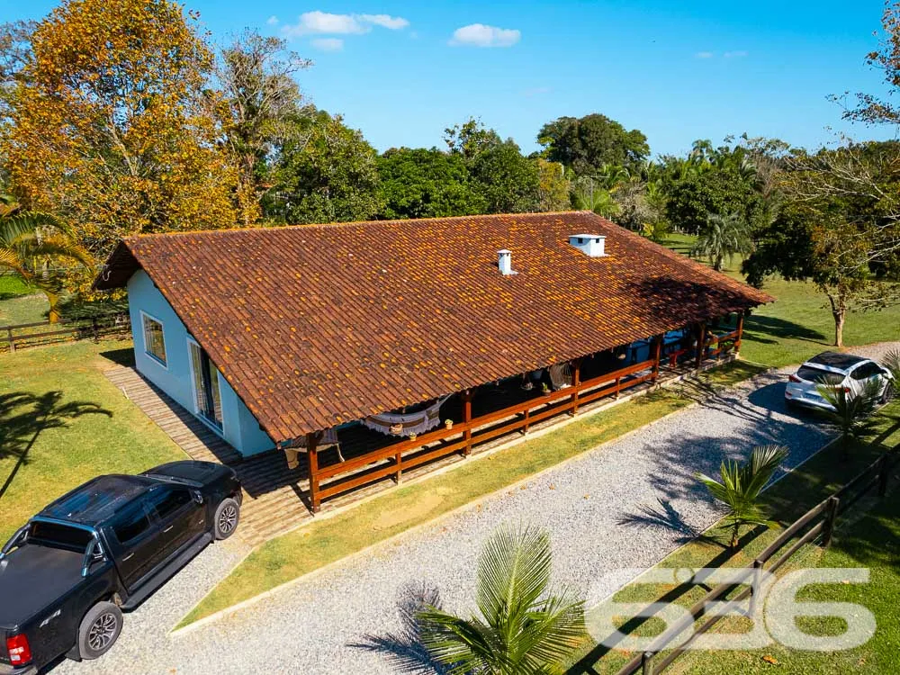 MARAVILHOSA CHÁCARA NO BAIRRO PINHEIROS EM BALNEÁR