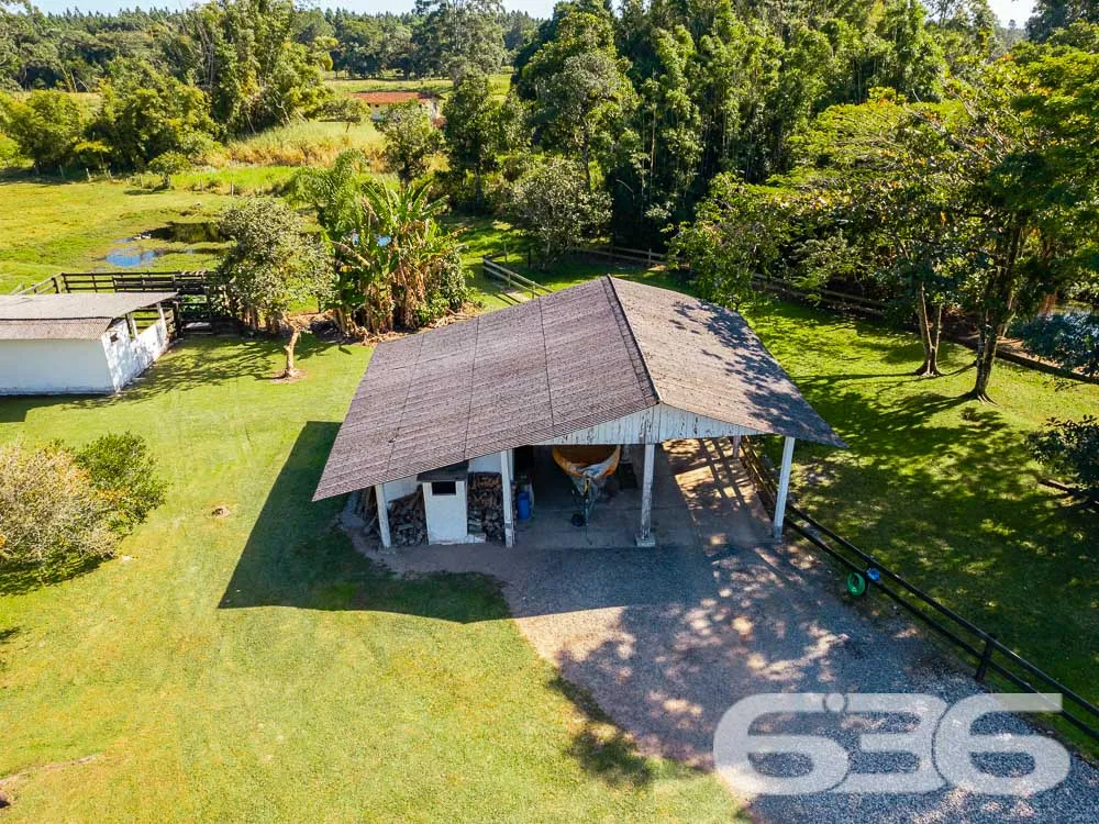 MARAVILHOSA CHÁCARA NO BAIRRO PINHEIROS EM BALNEÁR