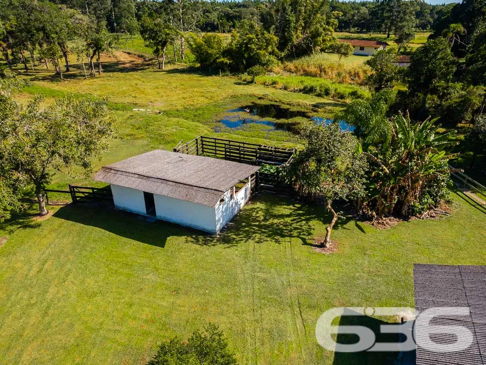 MARAVILHOSA CHÁCARA NO BAIRRO PINHEIROS EM BALNEÁR