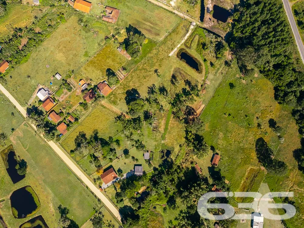 MARAVILHOSA CHÁCARA NO BAIRRO PINHEIROS EM BALNEÁR