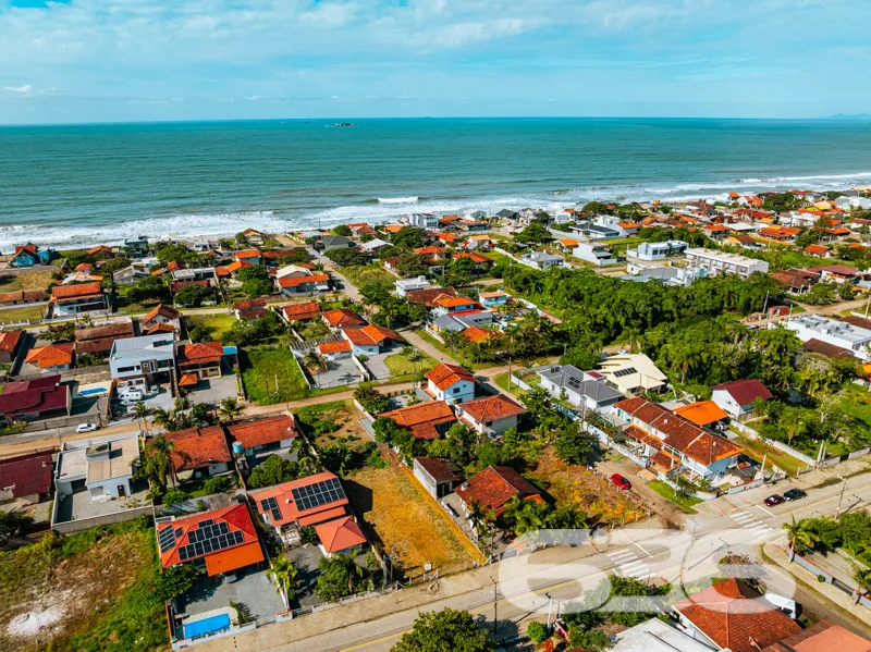 Oportunidade a poucos metros do mar em Balneário B