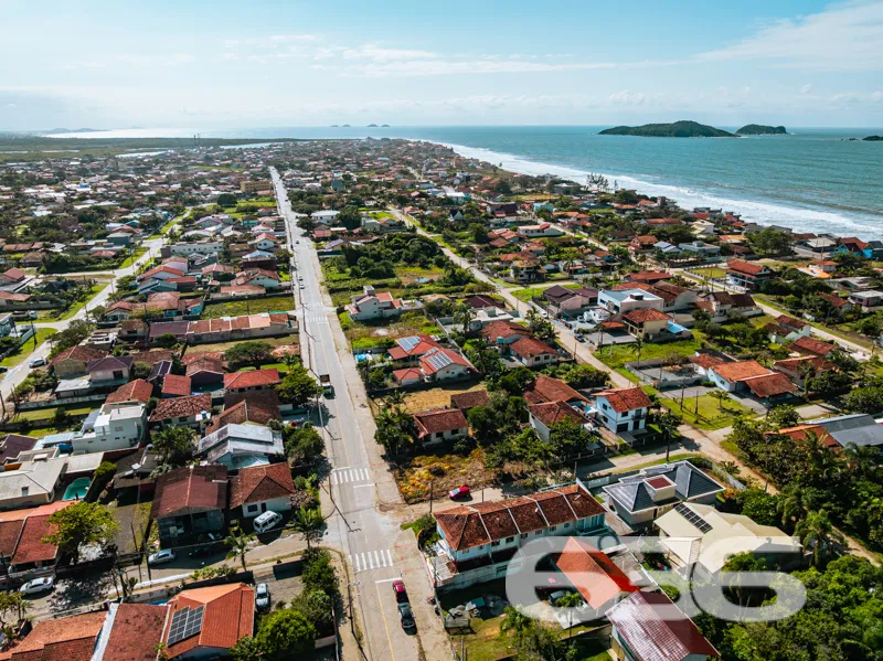 Oportunidade a poucos metros do mar em Balneário B