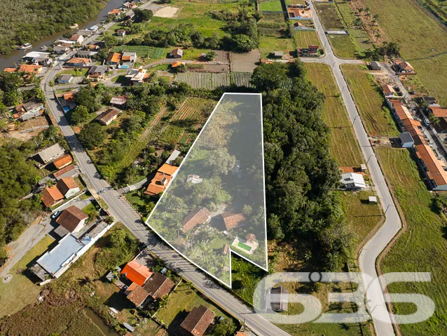 EXCELENTE CHÁCARA NA BARRA DO ITAPOCÚ EM ARAQUARI
