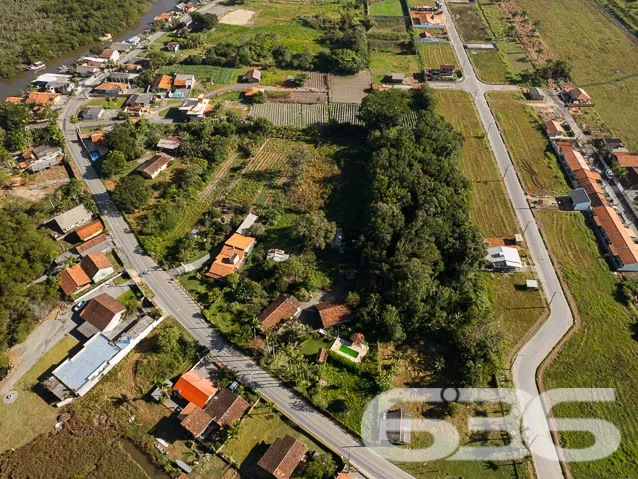 EXCELENTE CHÁCARA NA BARRA DO ITAPOCÚ EM ARAQUARI
