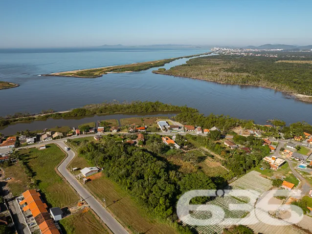 EXCELENTE CHÁCARA NA BARRA DO ITAPOCÚ EM ARAQUARI
