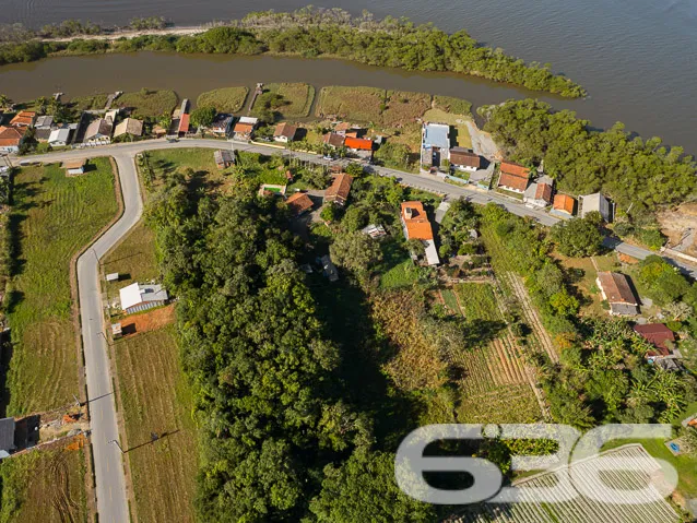 EXCELENTE CHÁCARA NA BARRA DO ITAPOCÚ EM ARAQUARI
