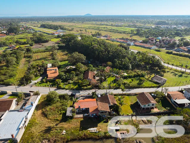 EXCELENTE CHÁCARA NA BARRA DO ITAPOCÚ EM ARAQUARI
