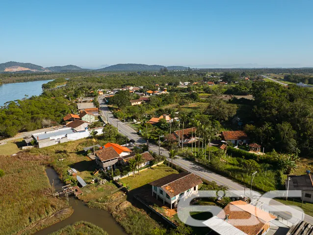 EXCELENTE CHÁCARA NA BARRA DO ITAPOCÚ EM ARAQUARI
